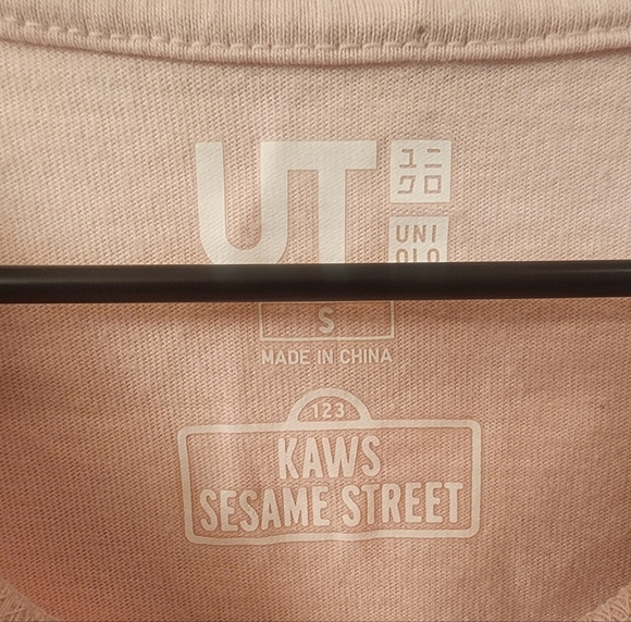 Kaws x Elmo Sesame Street Uniglo Single Stitch Pink Shirt Sz Small - Picture 4 of 9